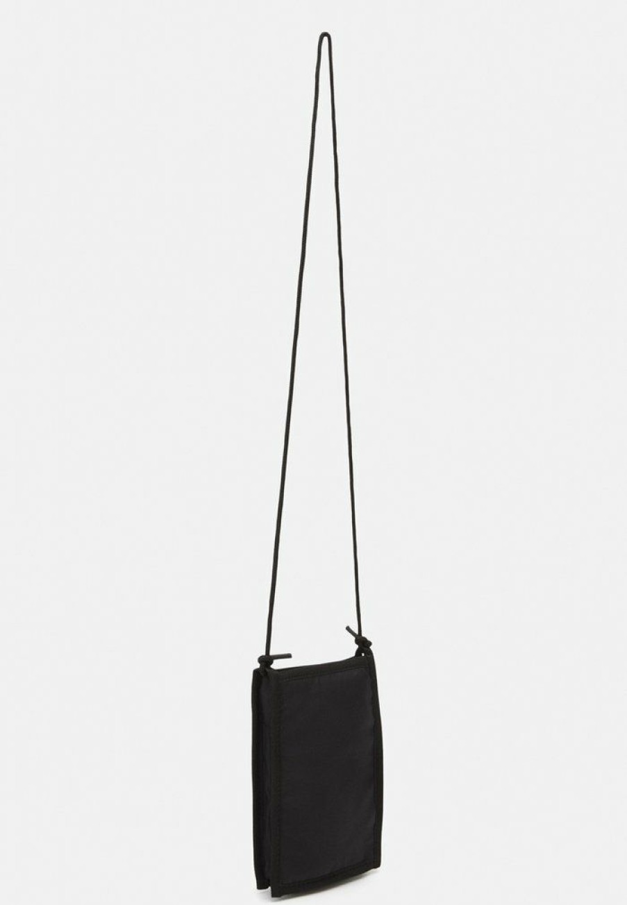 Accessoires * | Mennace Zip Neck Pouch Unisex Across Body Bag Black