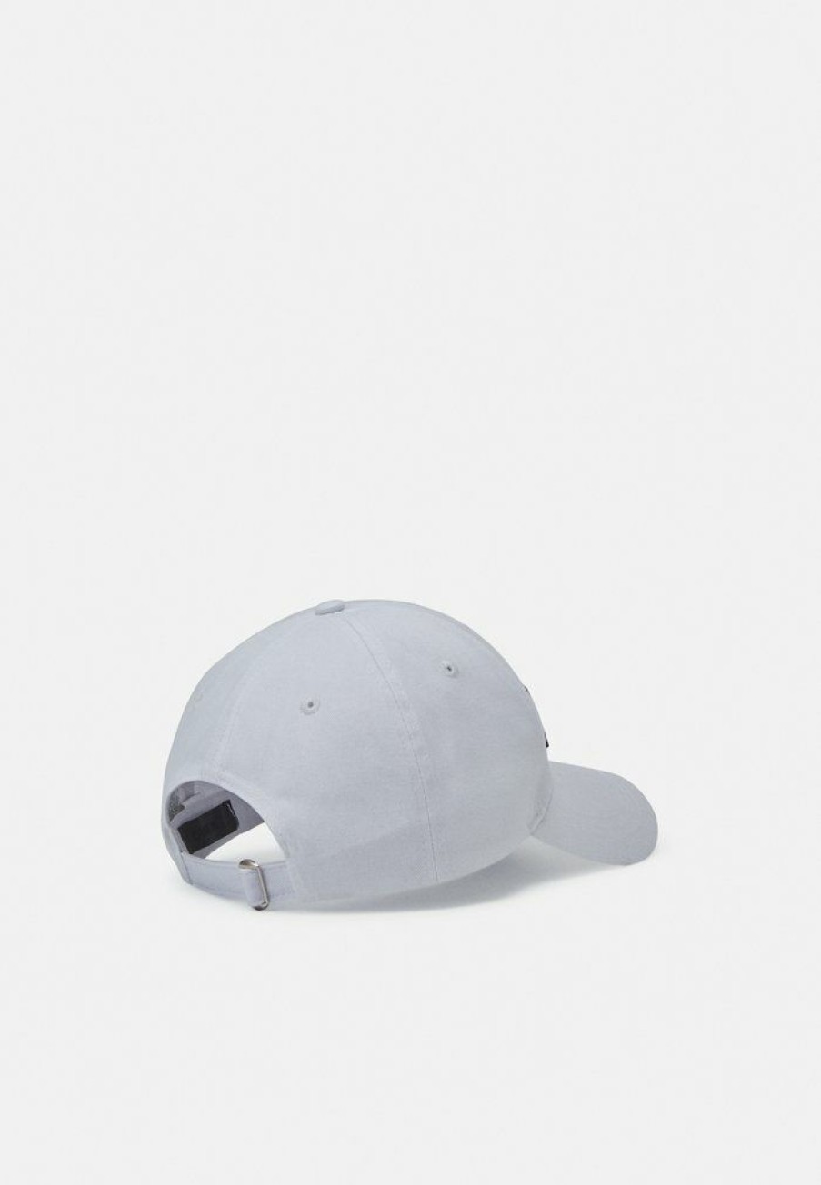 Accessoires * | Mennace Badge Baseball Cap White