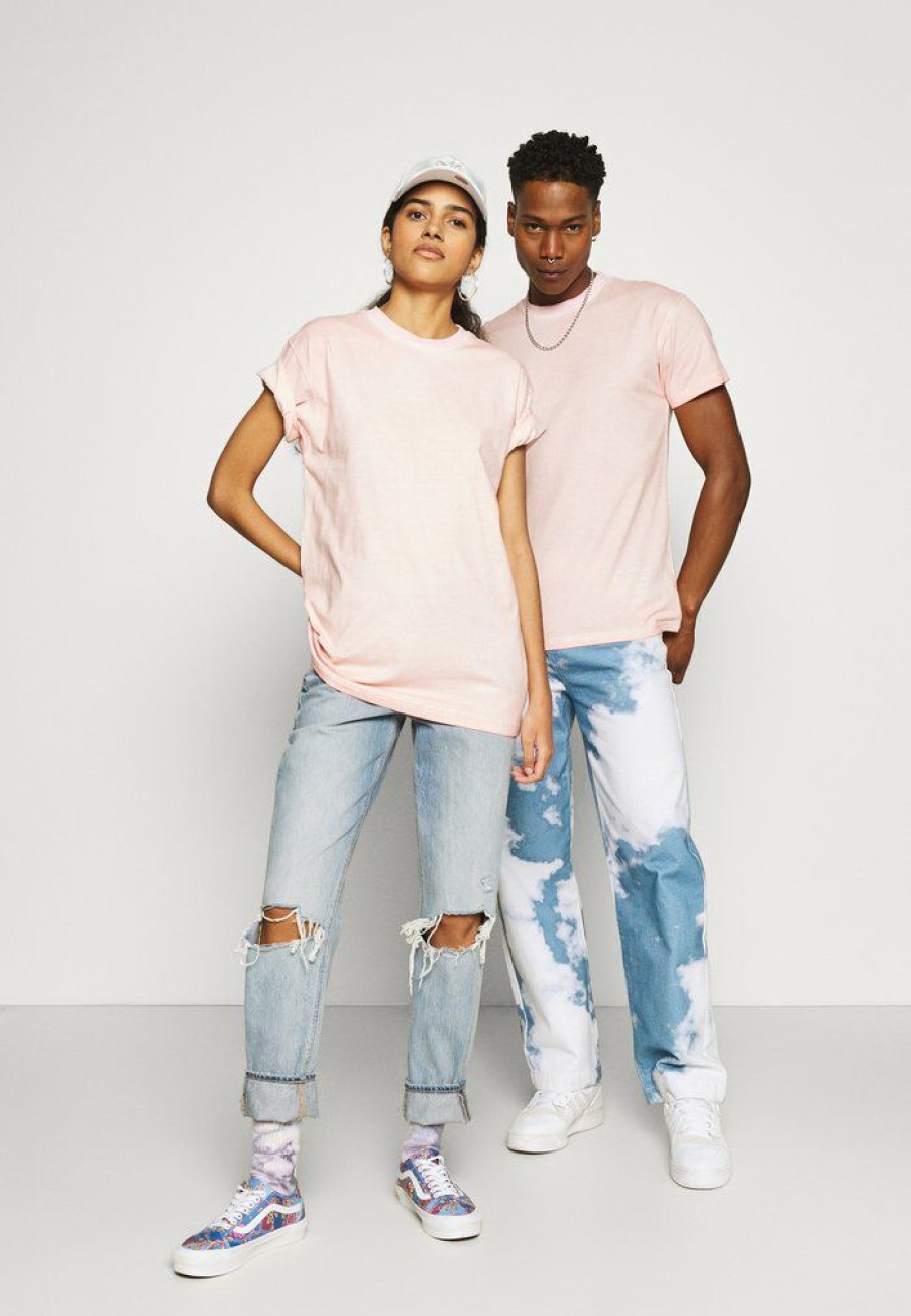 Clothing * | Mennace On The Run Pigment Dye Regular Unisex Print T-Shirt Pink